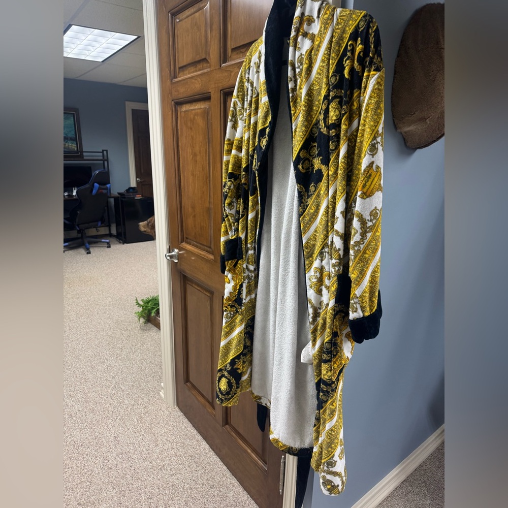 Versace Baroque Robe - Picture 5 of 5